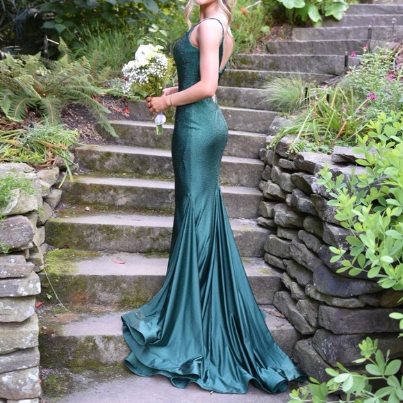 Ellie Wilde 00 Emerald Green Prom Dress - Picture 3 of 8